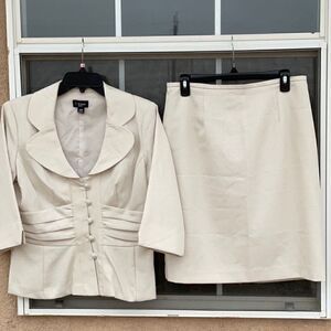 🔥 Take 50% OFF- T. Milano Petite 2pc Skirt Suit, Size-10P